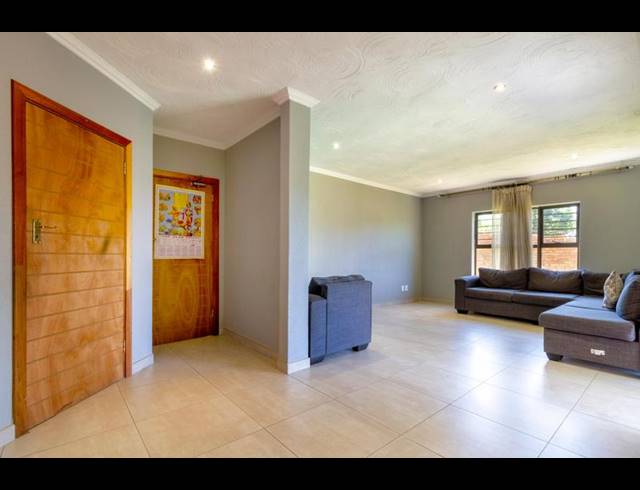 3 BEDROOM TOWNHOUSE FOR SALE IN NORTH RIDING